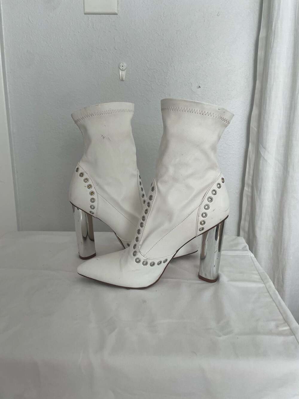 Women’s Wild Diva Studded Faux Leather Heeled Sock Boots in Ivory
Free People du